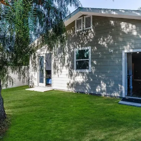 Stylish Modern Lake Balboa Retreat 3 Bedroom House-2