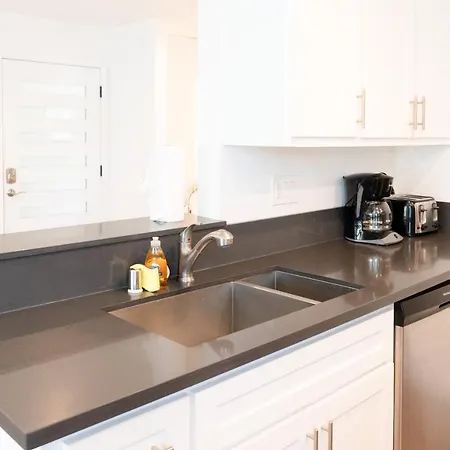 Modern Furnished 1-Bedroom With Free Parking In Koreatown Close To Dt La-3
