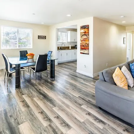 Modern Spacious 5 Bedrooms 3-Bath Near Downtown La With 2 Parking-3