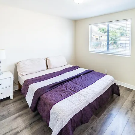 Spacious 5 Bedroom 3 Bath Modern Home By Downtown La With Parking-2