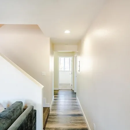 Spacious 5 Bedroom 3 Bath Modern Home By Downtown La With Parking-3