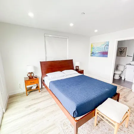 Stylish 4 Bedroom Townhouse In Mid City-2