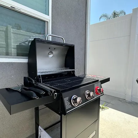 Private, Charming 2Br/2.5Ba House With Outdoor Patio-3