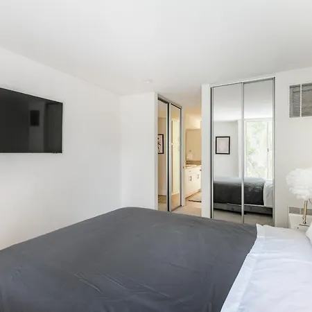 New Luxury Apartment Weho Boys Town-3