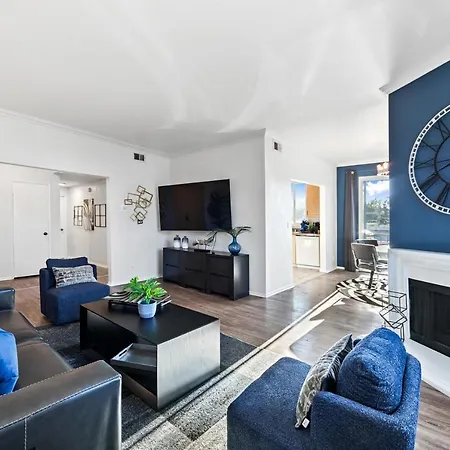 Beverly Hills Penthouse 2 Bedroom Apt With Parking 407-2