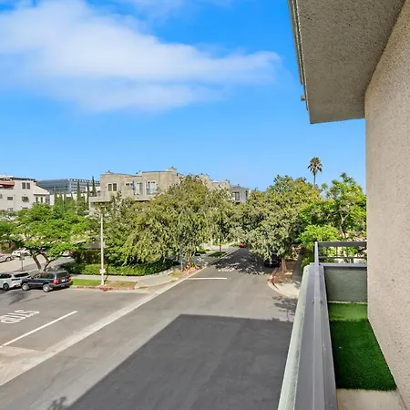 Beverly Hills Glamour Oasis 2 Bedroom Apt With Parking 304-3