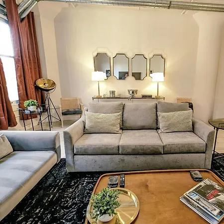 Classic Los Angeles Elegance In Downtown, Sleeps 4, Free Parking And 360 Degree View Roof Top Pool!-3