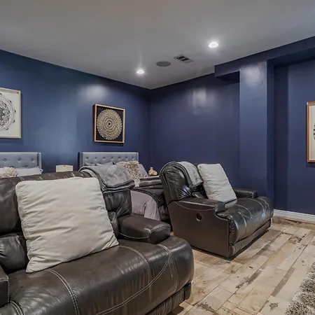 Beautiful 5 Bedroom 8 Bed Sleeps Up To 16 With Pool Near Universal Studios-3
