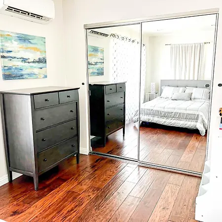 Modern 2-Bedroom Haven In The Heart Of La- Hud-Vp-3