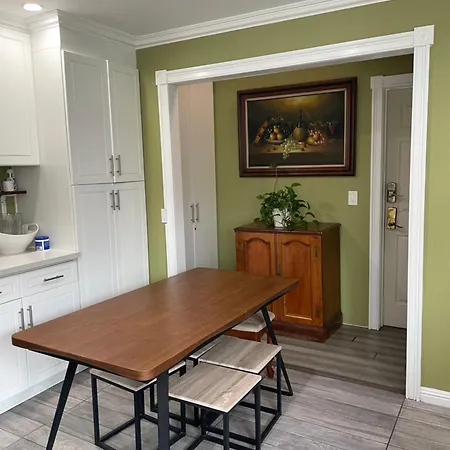 Private Room In Los Angeles With Wifi, Tv, Balcony With View Of Hollywood Sign & Shared Kitchen-2