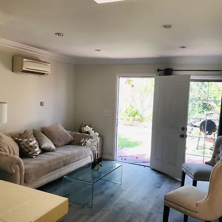 Cute Cozy Guest House In Beverly Hills-3