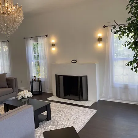 3 Bedroom Beverly Hills House-3