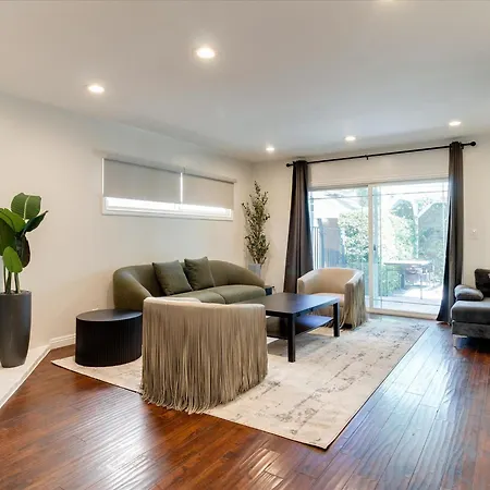 Woodland Hills Zen Modern-2