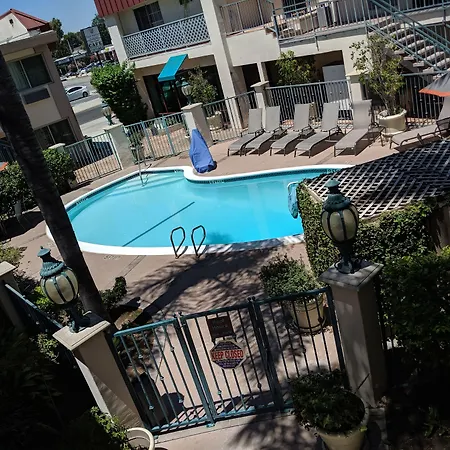 Tarzana Inn-3