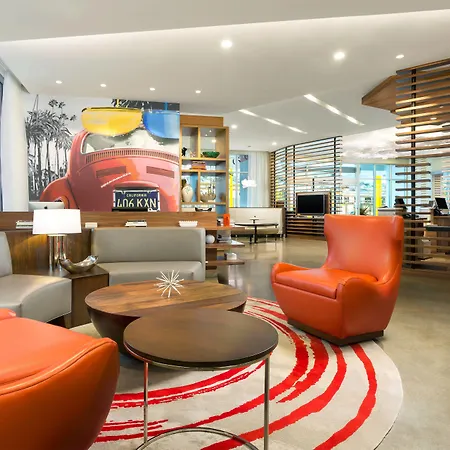 Courtyard By Marriott Santa Monica-3