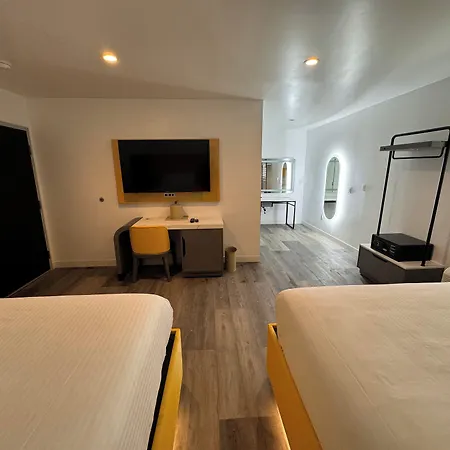 Hotel Rudra - Hollywood-3