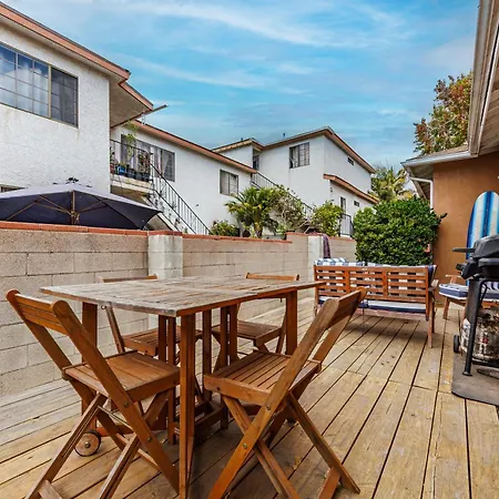 Spacious Two Bedroom in Santa Monica #E-2