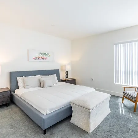 Fully Furnished 3Br Apartment On Poinsettia Pl Apts-2