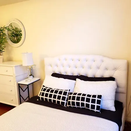 Glamorous Hollywood Apartment-2