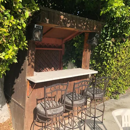Lovely One Bedroom With A Pool-3