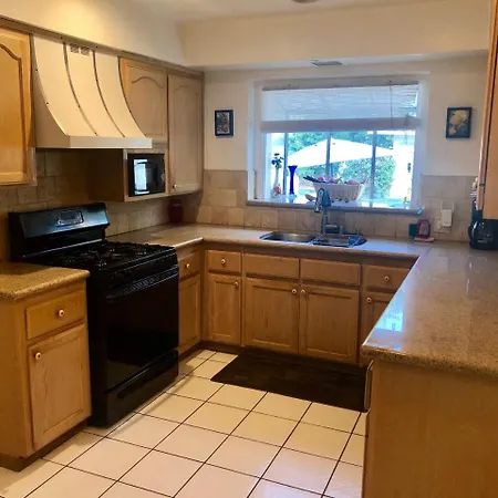 Lovely 2 Bedroom Home With A Pool-2