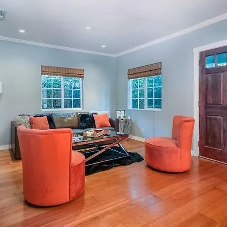 Stylish 2 Bed & 2 Bath At The Heart Of Hollywood With Free Parking - One Car Only-3