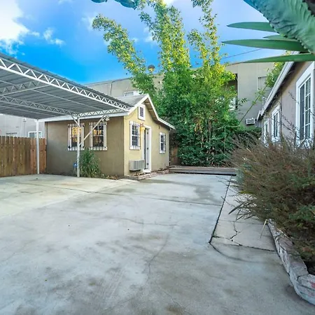Stylish 2 Bed & 2 Bath At The Heart Of Hollywood With Free Parking - One Car Only-2
