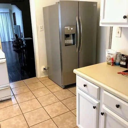 Luxury Furnished Apartment- Beverly Hills Adjacent, Lic 02984-3