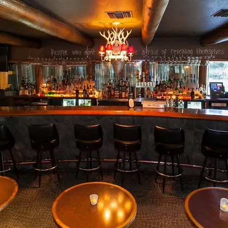Sportsmen'S Lodge Hotel-3