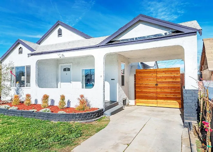 A Beautiful Decorated Home To Experience Local La Close To Lax And Sofi Stadium Los Angeles