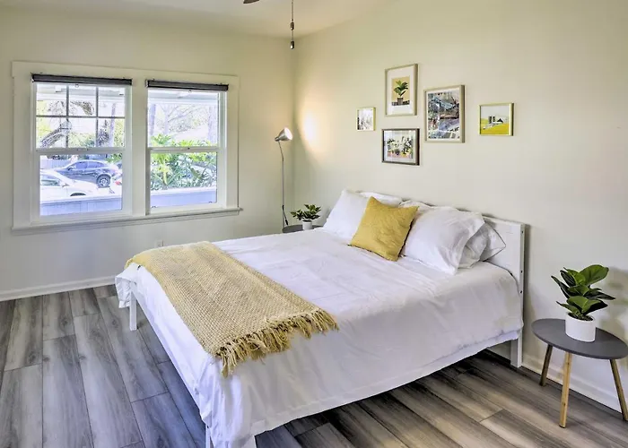 Hip And Prismatic La Gem With Curated Art Gallery Los Ángeles