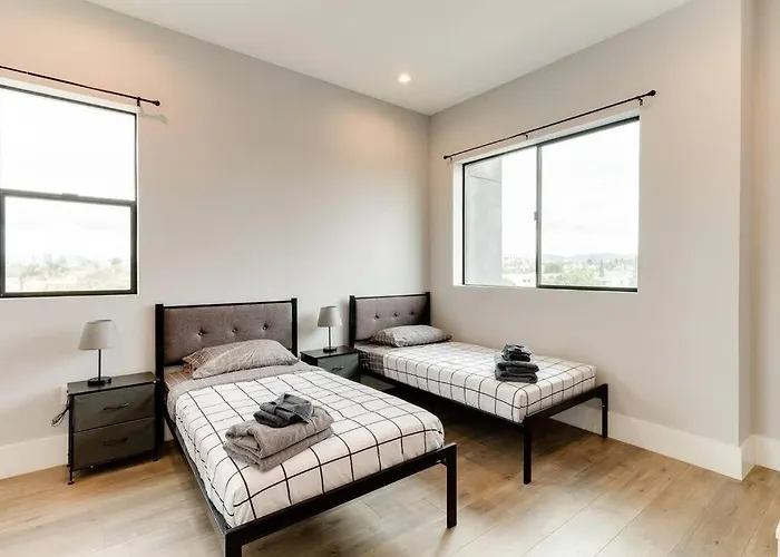2 Luxury Modern 8 Bedroom Home With Rooftop Decks Los Ángeles