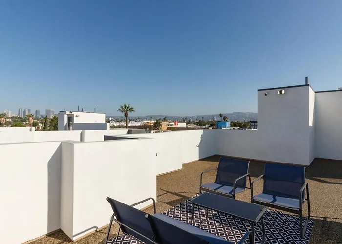 Modern 5 Bedroom Masterpiece With Rooftop Deck Los Angeles che accetta animali