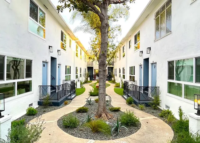 Kingsley Courtyard Apartment Los Angeles