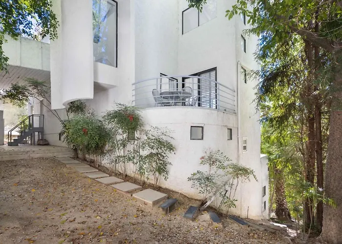 Breathtaking Home With Great Patio Views Los Ángeles admite animales
