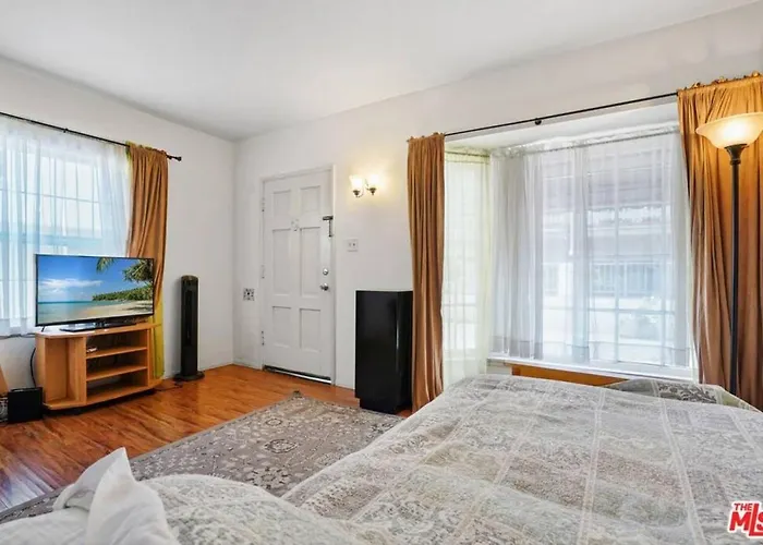 Lovely Studio Apartment Located In Santa Monica B Los Angeles
