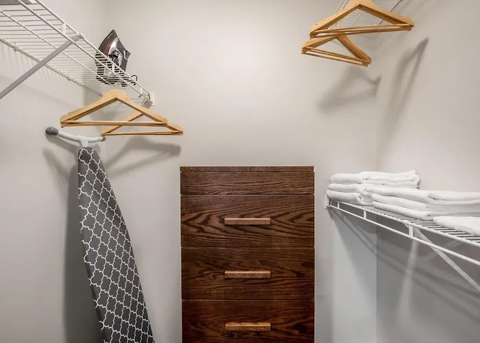 Brentwood 1Br W Pool Near San Vicente Lax-143 Apartamento Los Angeles aceita animais de estimação