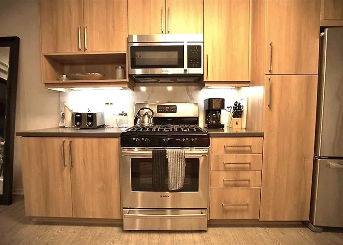 Masterpiece 2-Bedroom With Balcony, Pool, And Spa Los Angeles