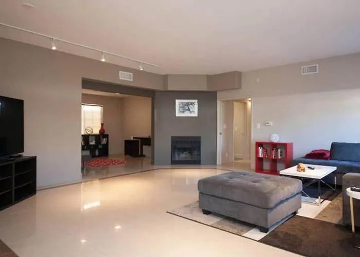 Modern 5 Bed Getaway Near Beverly Center & Cedars Apartamento Los Ángeles admite animales