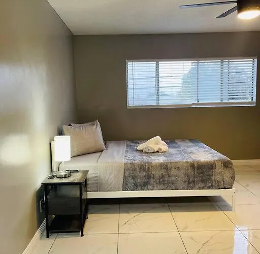 New Centrally! 2 Bedroom Apartment In Los Angeles By The Airport.