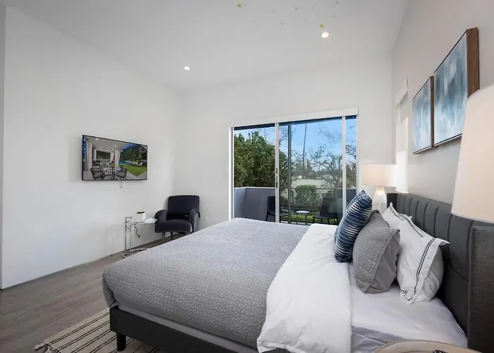Alfred Villa Los Angeles