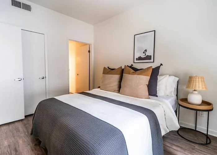 2BD 2BTH Condo 10 Min Walk to Santa Monica Beach Los Angeles