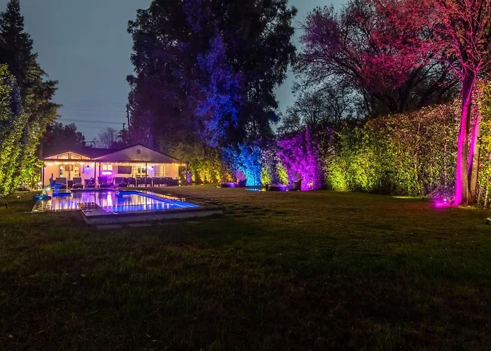 Woodland Hills Paradise Resort Style Home Los Angeles aceita animais de estimação