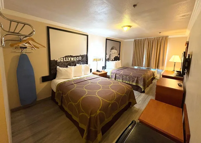 Motel Super 8 By Wyndham Hollywood/La Area Los Angeles