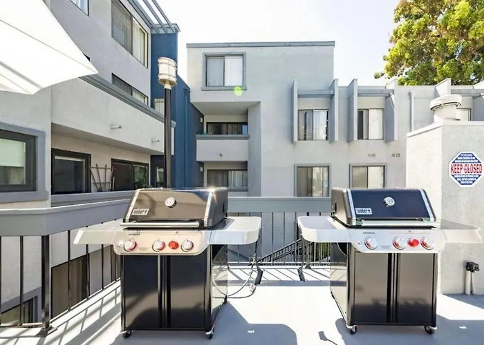 Elegant Hollywood Retreat - Spacious 2Br 2Ba Condo With Resort-Style Amenities Los Angeles
