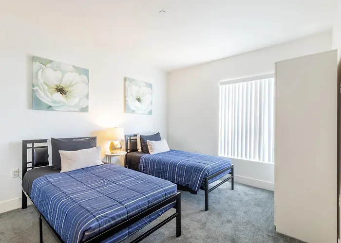 Fully Furnished 3Br Apartment On Poinsettia Pl Apts Los Angeles