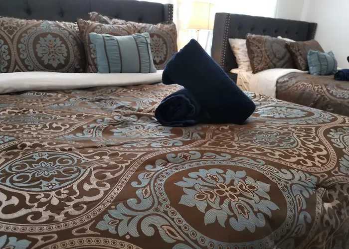 Hollywood Lux-Entire House+Parking Self Check-In Los Angeles